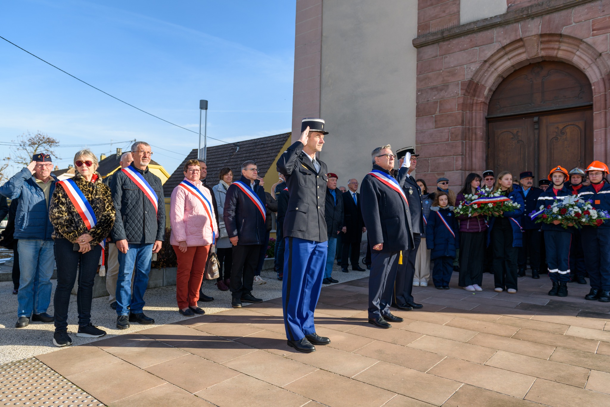officiels monument.jpg