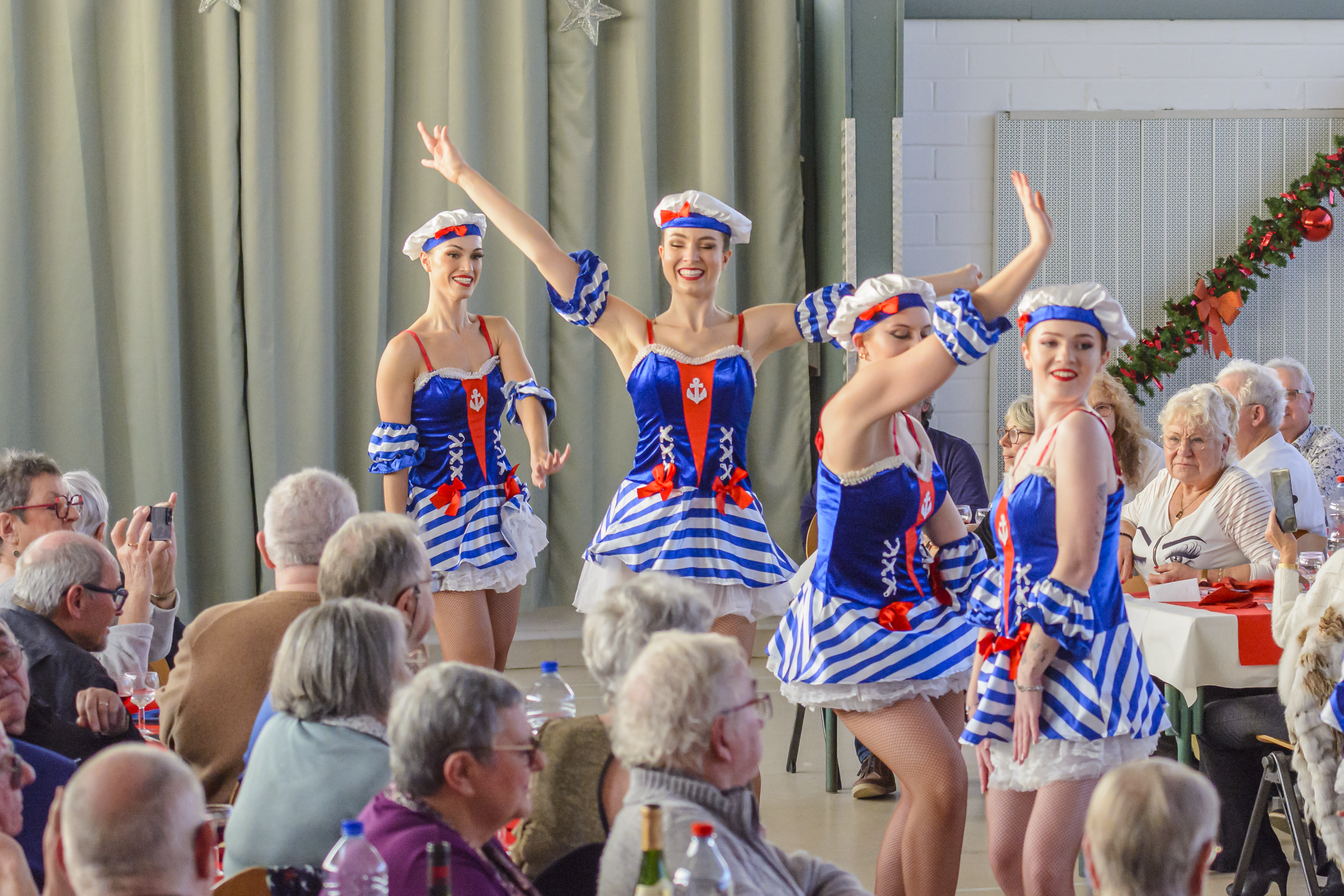 danseuses matelots.png