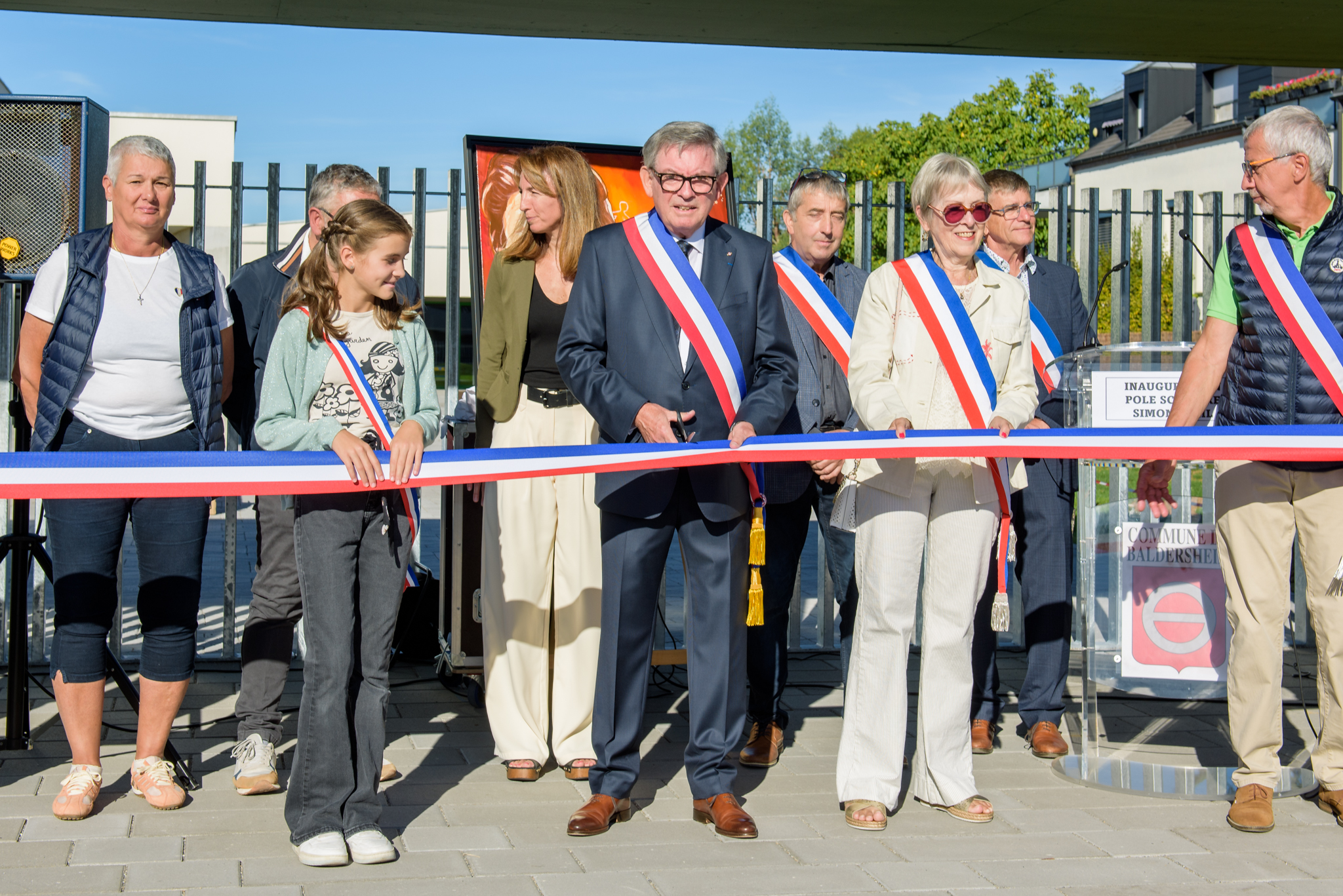 maire coupe ruban.jpg