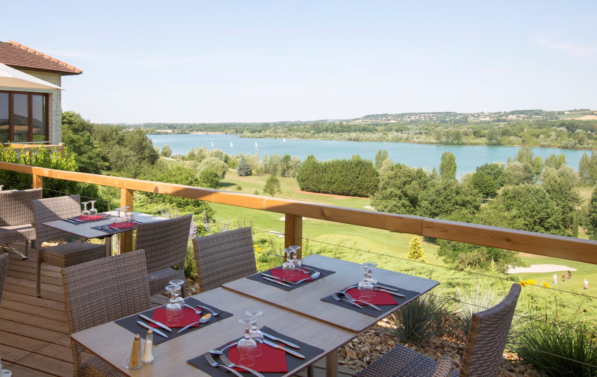 Terrasse restaurant Haut-Poitou Crédit Laval.jpg
