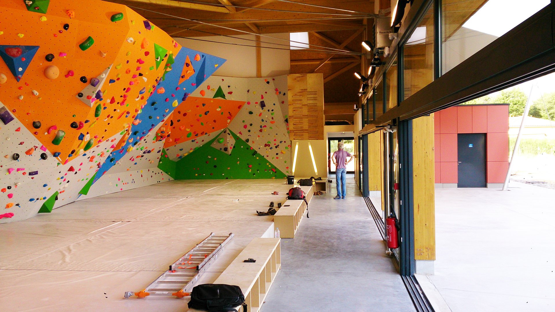 mur_escalade_pollionnay_2.jpg