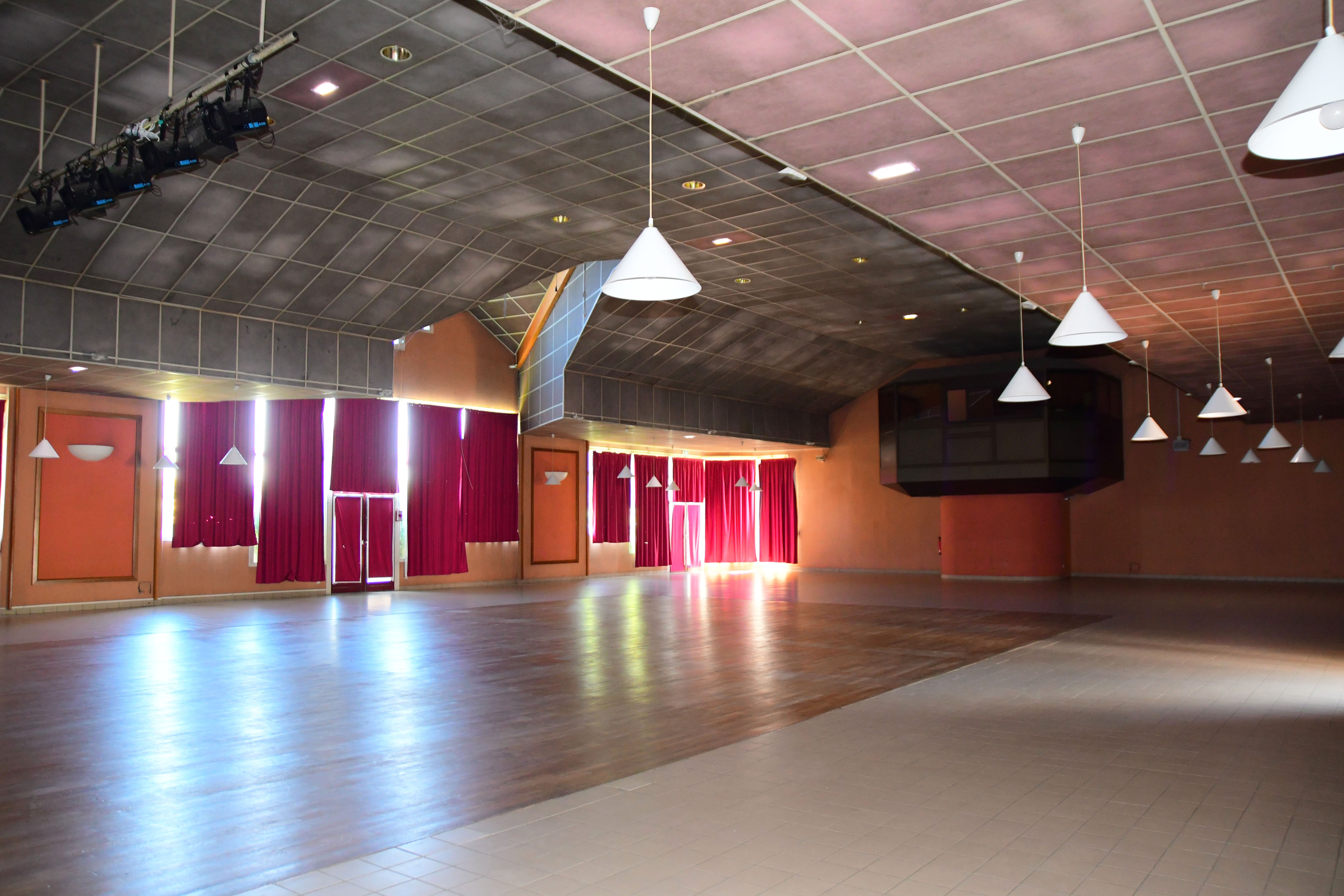 grande_salle_des_fetes_1.JPG