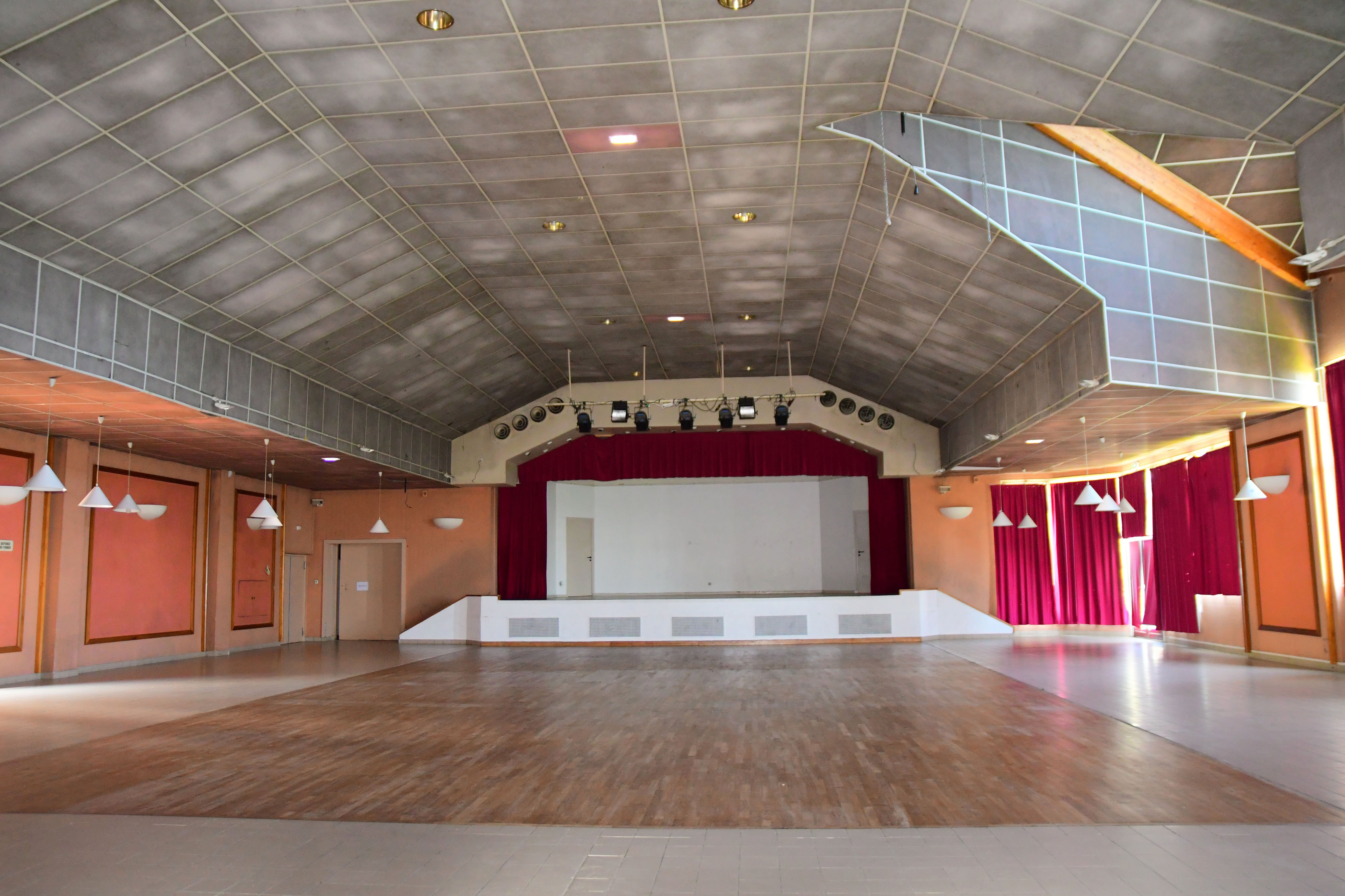 grande_salle_des_fetes.jpg