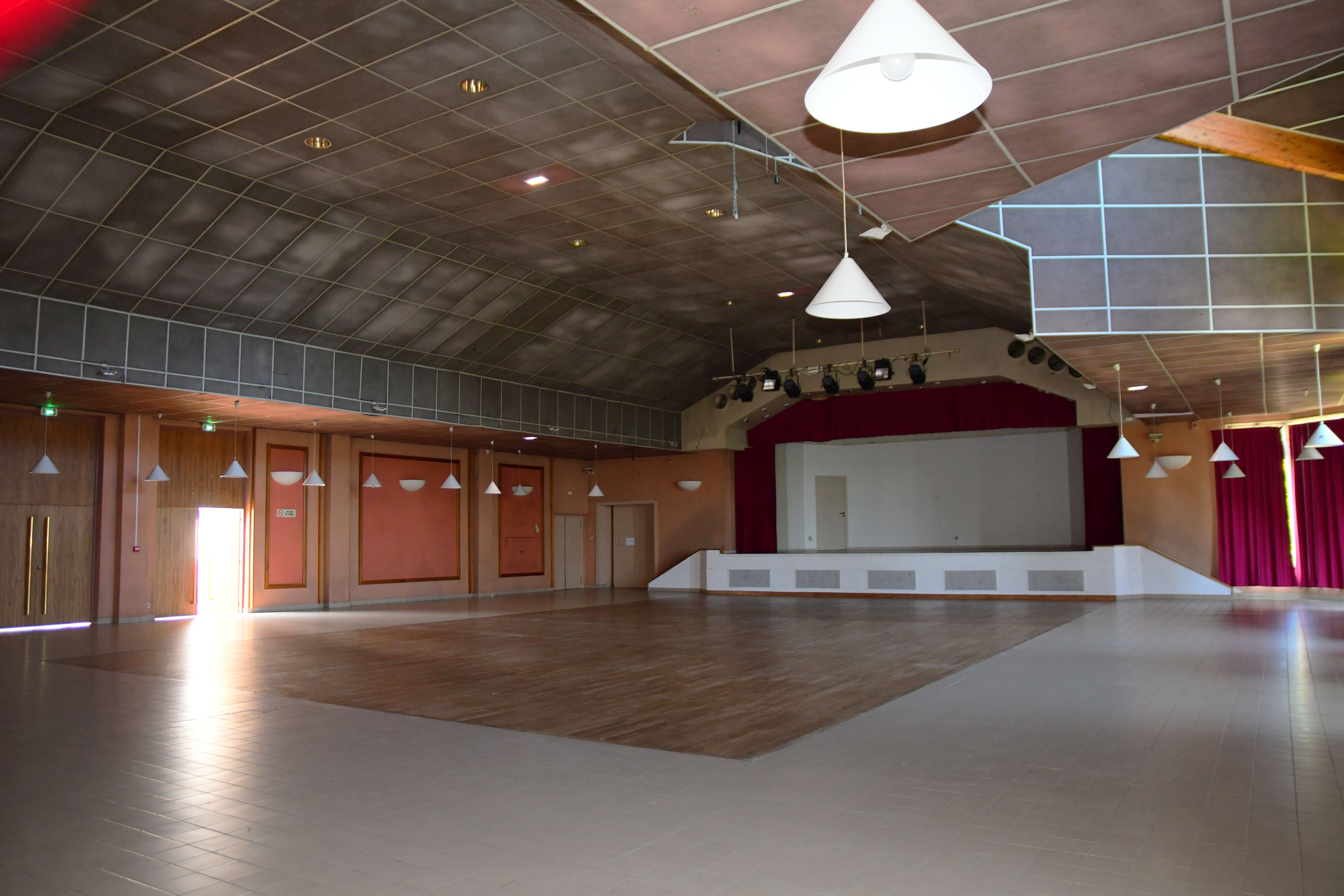 grande_salle_des_fetes_5.JPG