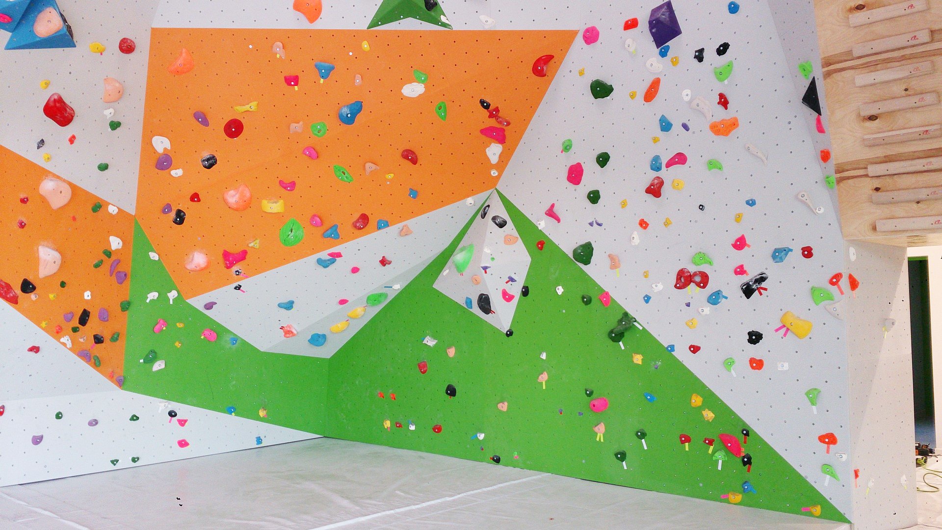 mur_escalade_pollionnay_1.jpg