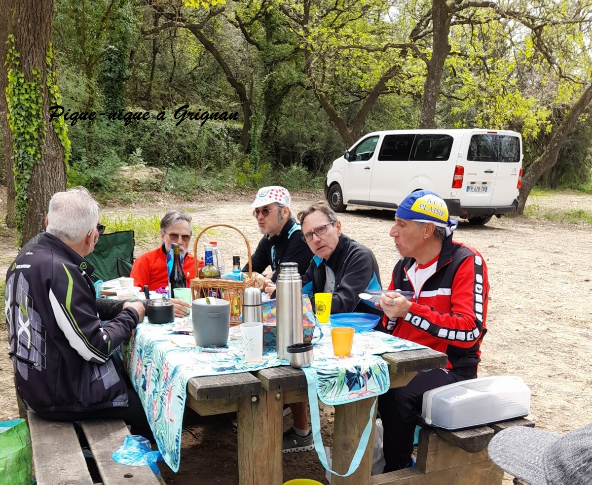 08 - Pique-nique à Grignan.jpg