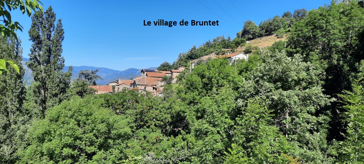 01 Village de Bruntet.jpg