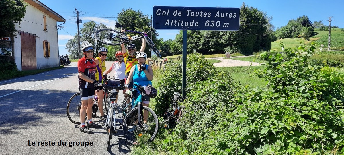 07 Le groupe au col de Toutes Aures.jpg