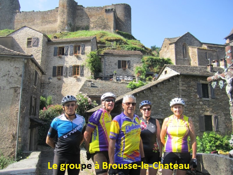 3 - Le groupe à Brousse le Château.JPG