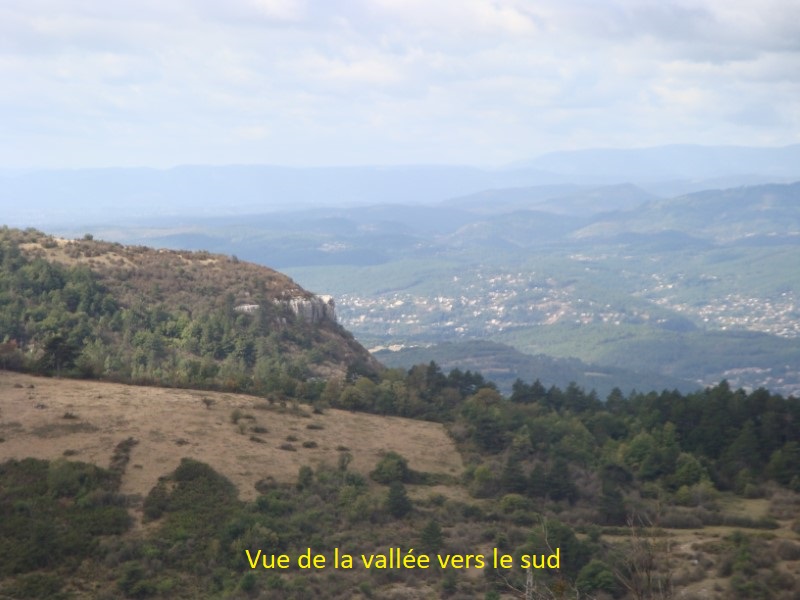 10 Vue de la vallée vers Lussas.JPG