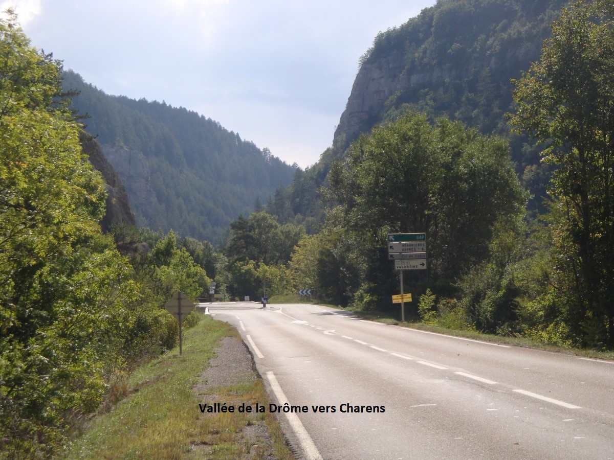 13 Vallée de la Drôme vers Charens.JPG