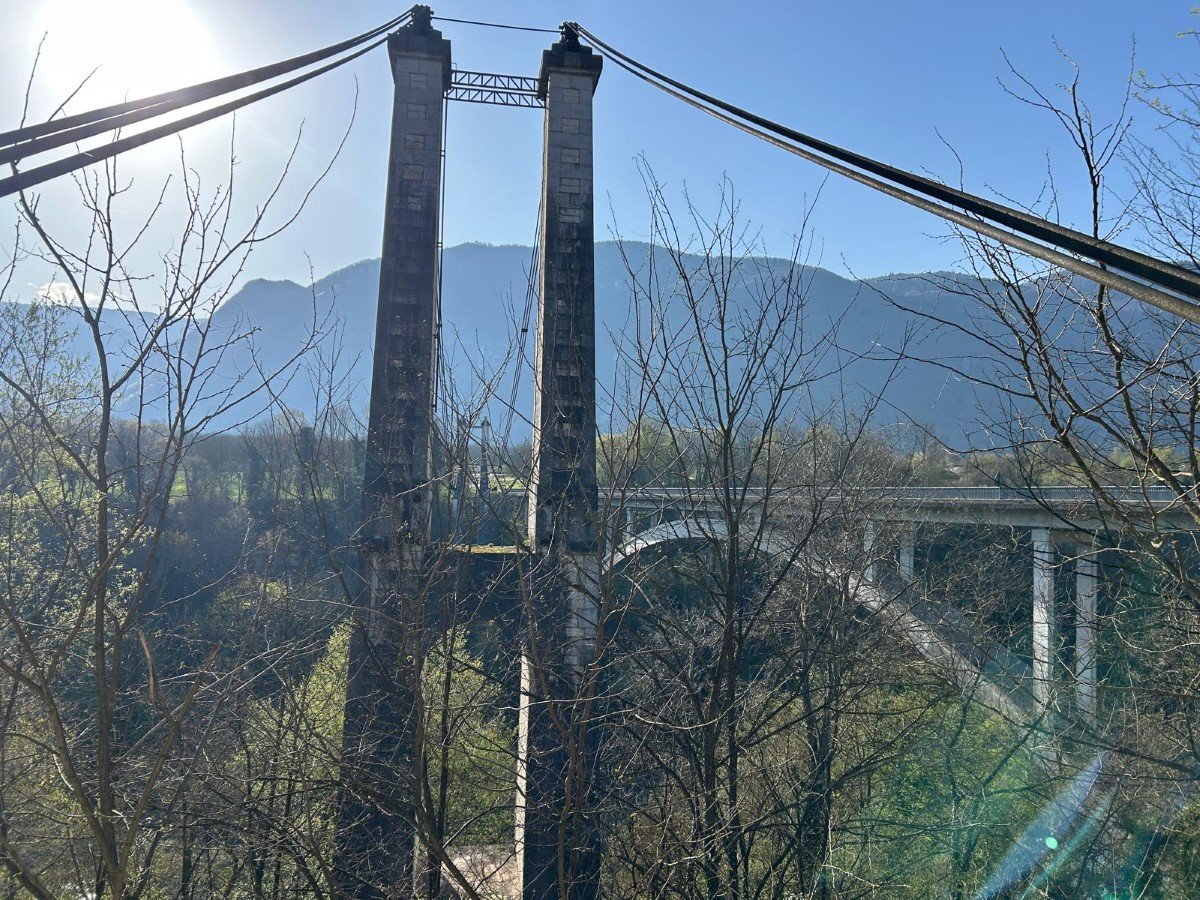 01 Pont sur l_Isère.jpg