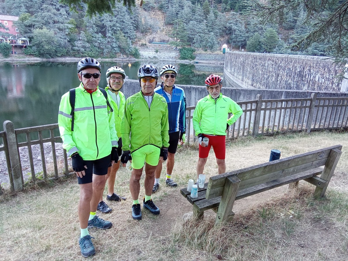 01 Au départ du lac.jpg