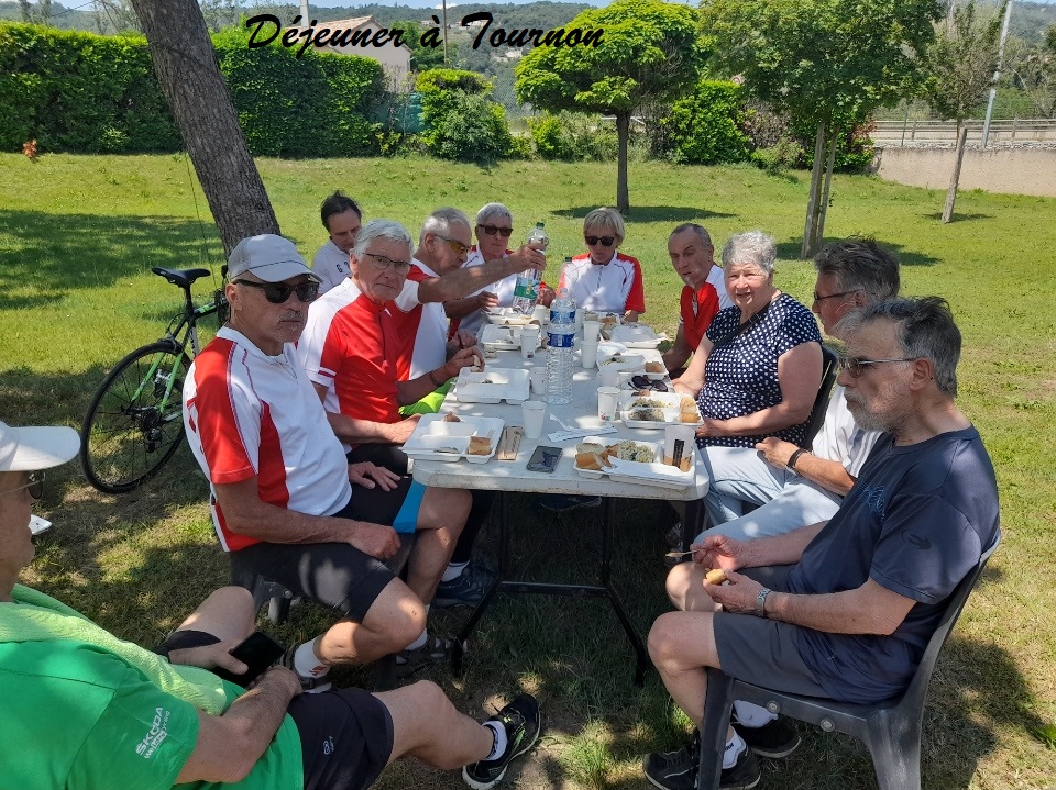 05 Déjeuner à Tournon.jpg