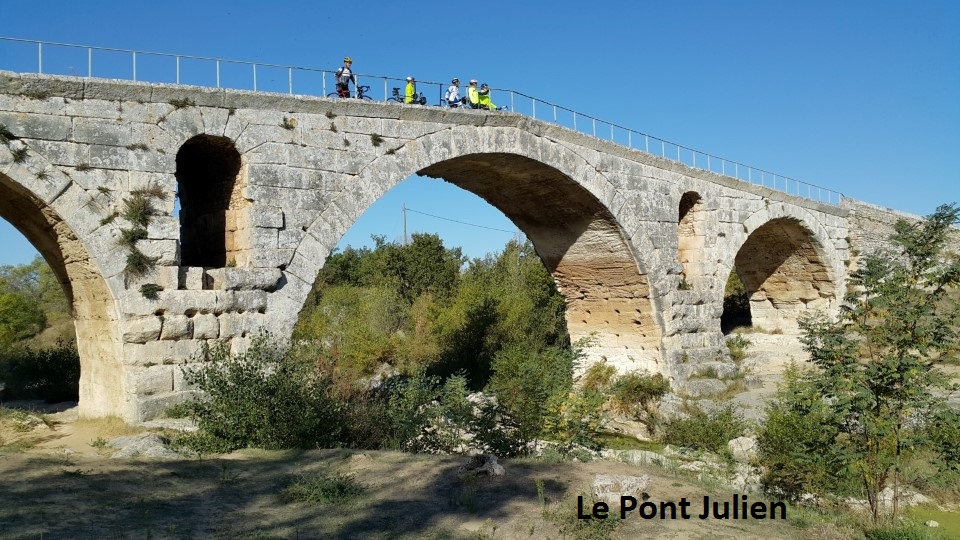 06 - Pont Julien.jpg