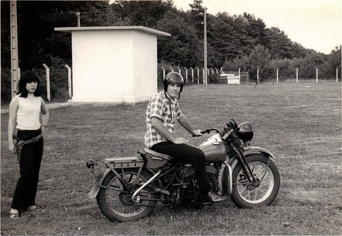 David Hexton et son harley.jpg