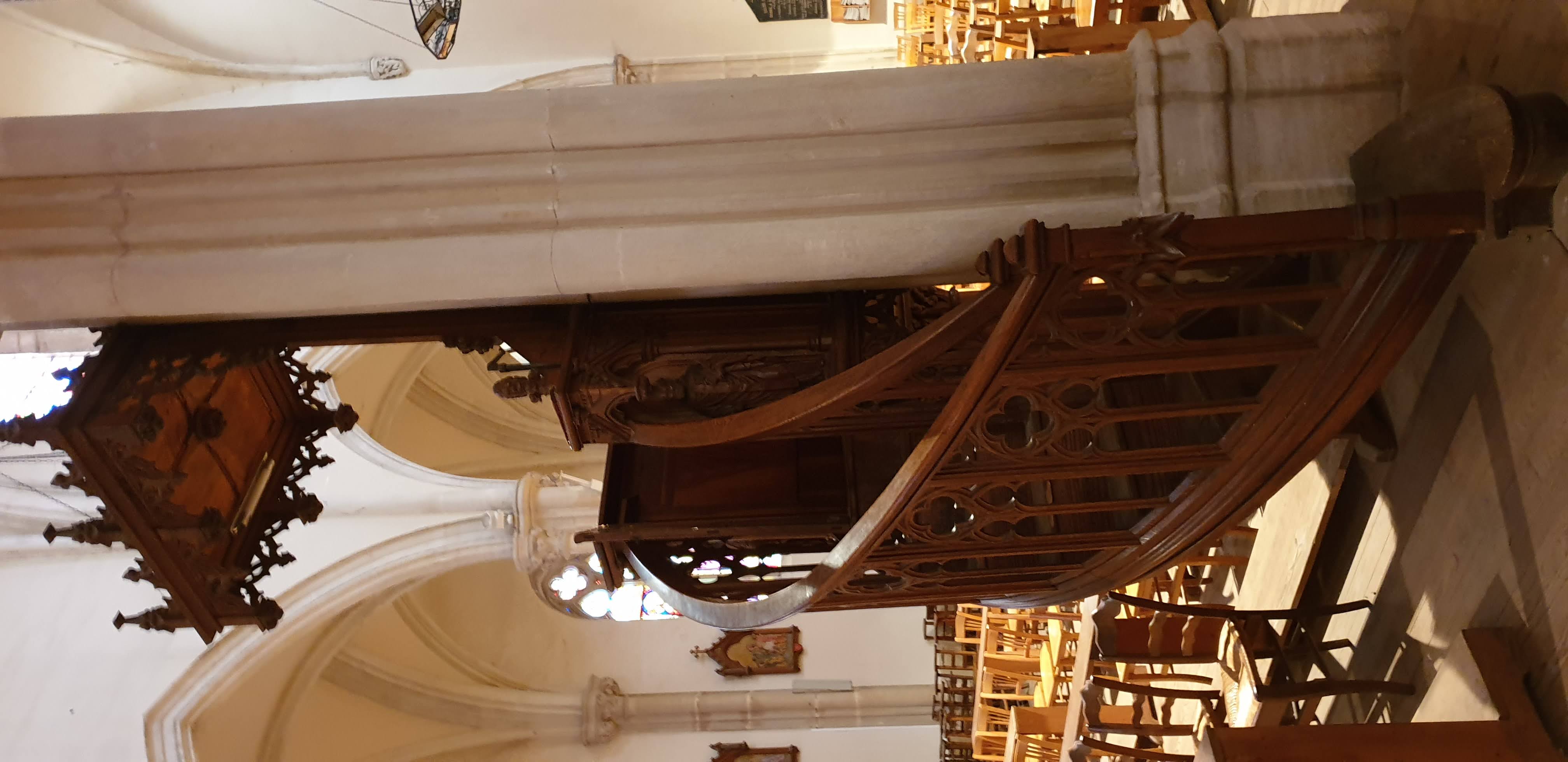 Eglise Int 4.jpg