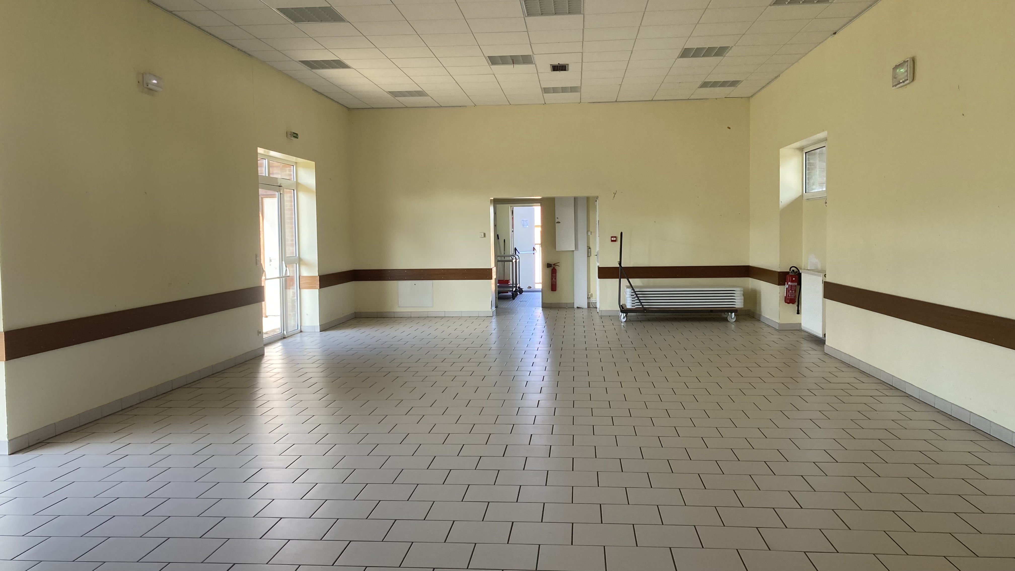 Salle Gare coté cuisine.jpeg