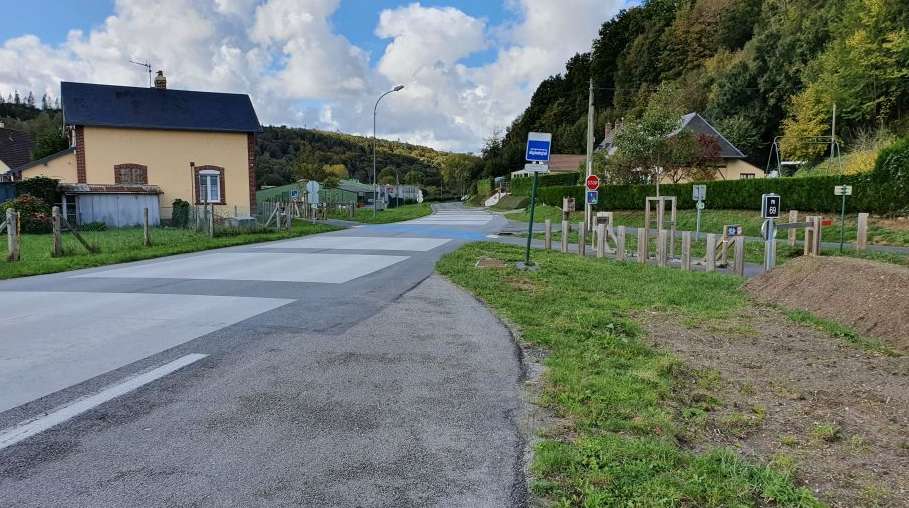 ArrêtBus Passage à Niveau.jpg