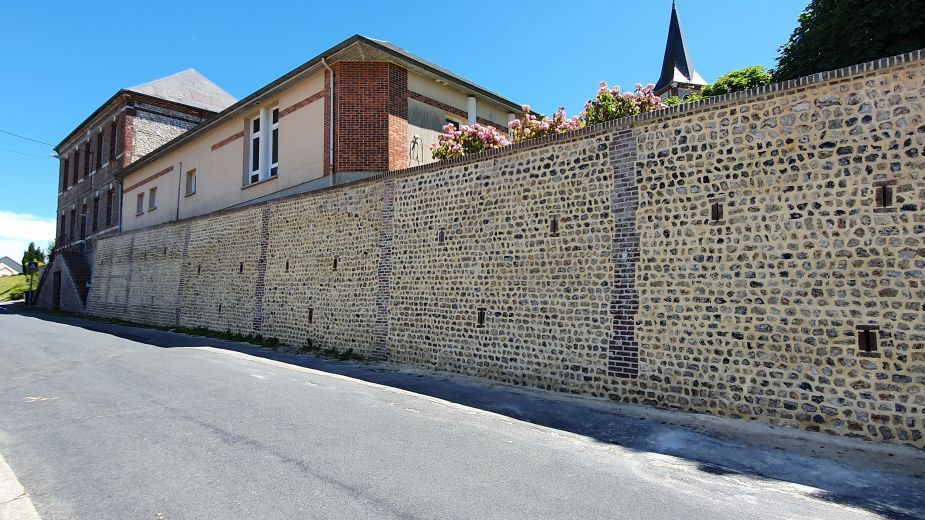 Ecole maternelle MUR 1.jpg