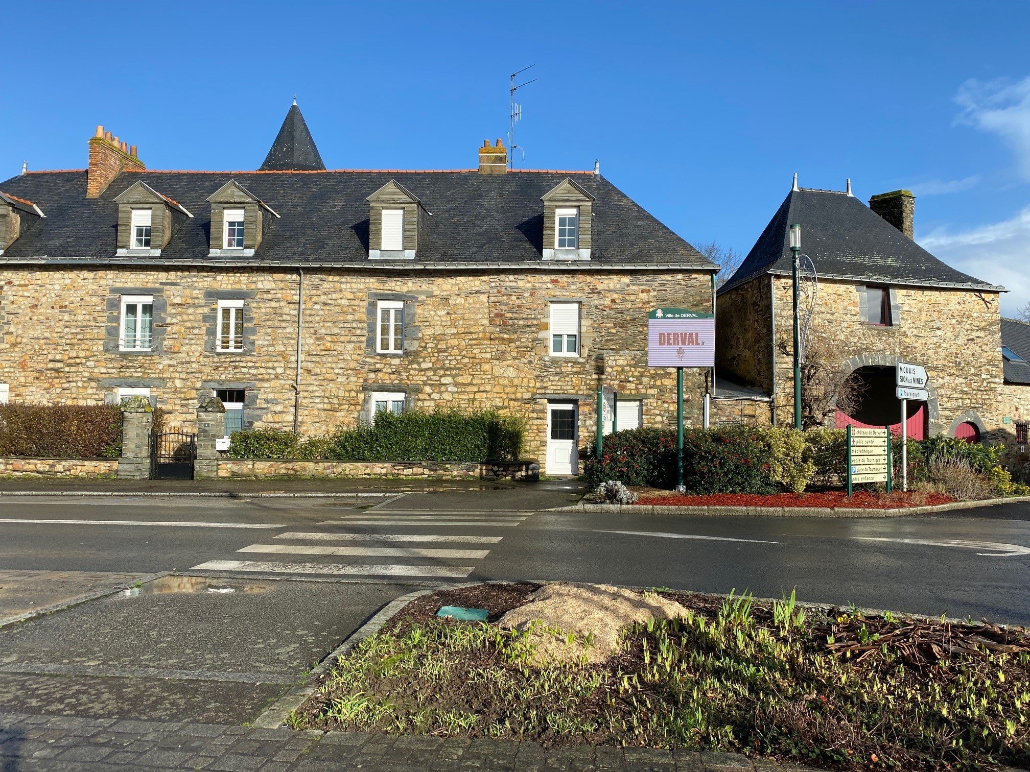 Manoir Bon Accueil.jpg