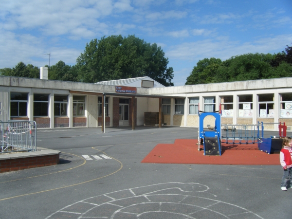 maternelle catherine poteaux 2.jpg