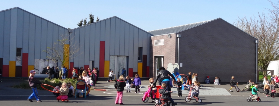 école tilleuls - la cour.jpg