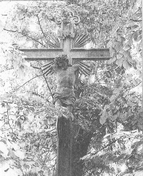 le calvaire avant sa restauration.jpg