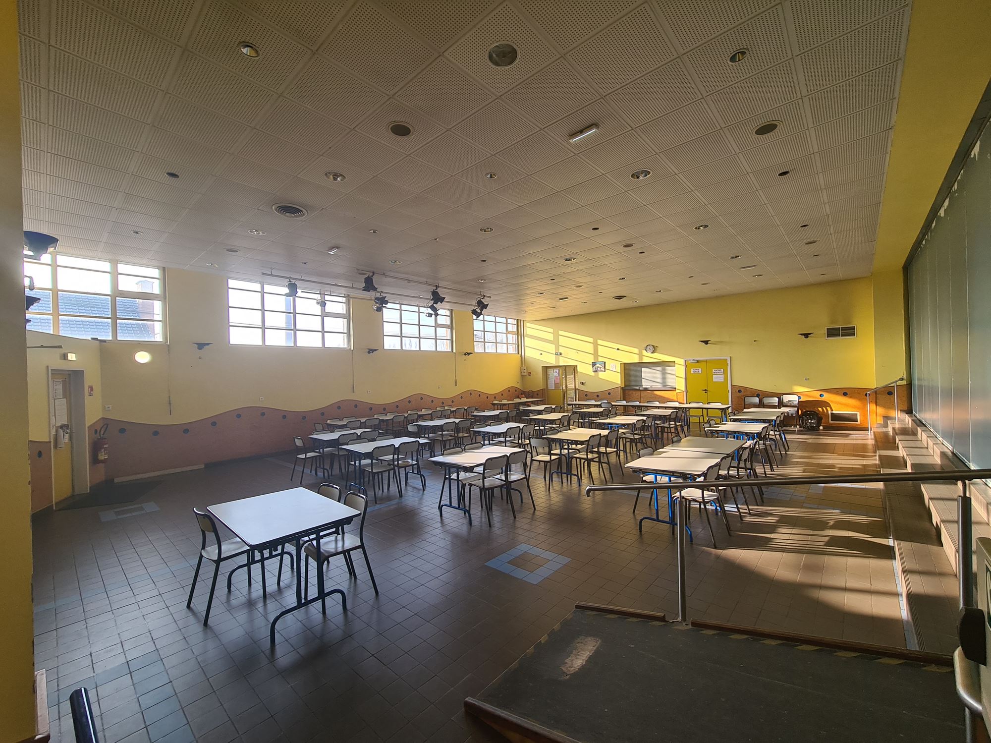 Salle des Fêtes - salle du Club _1_.jpg