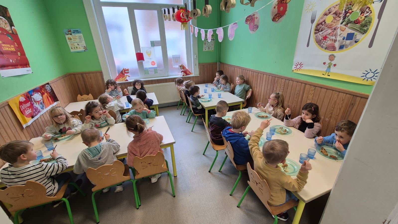 Restauration scolaire - rue des tramways - repas a theme sur la mer - avril 2024 _5_.jpg