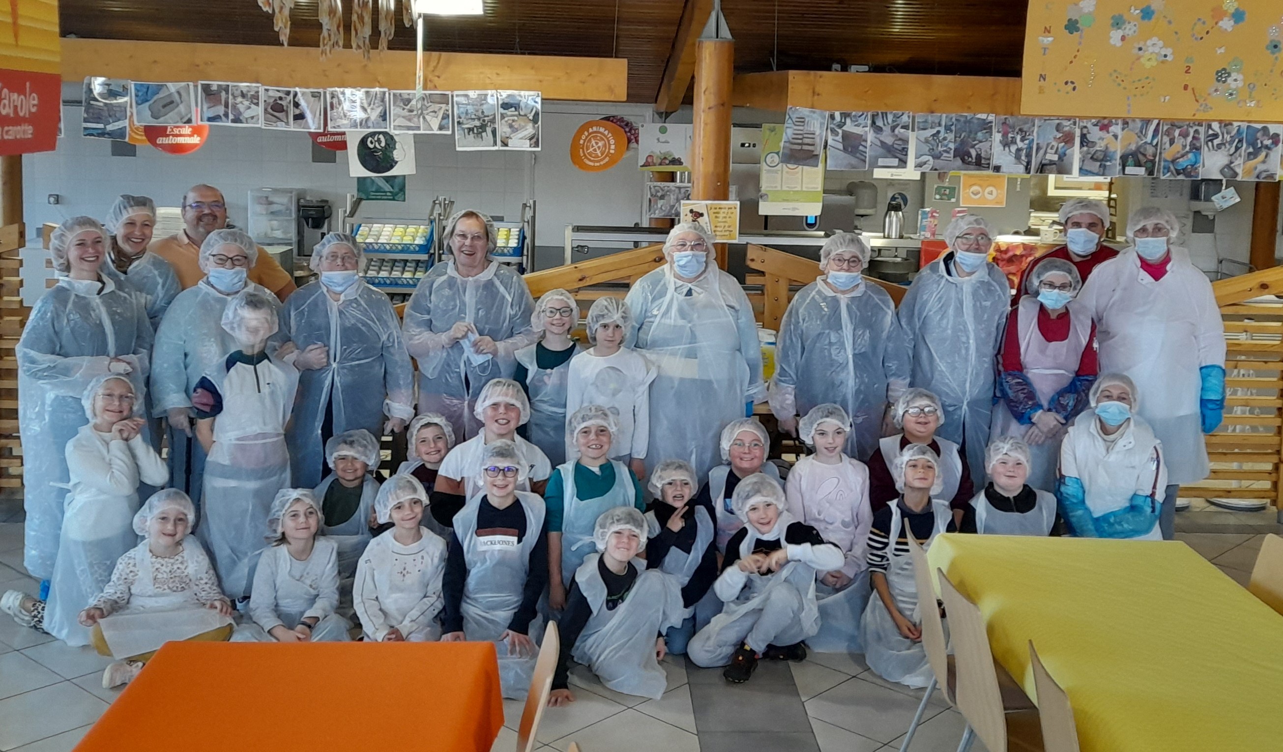 garcon 2eme debout a partir gauche.jpg