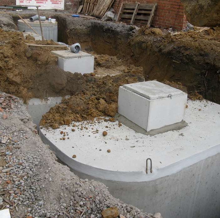 ressource en eau - cuve de récupération d_eau de pluie.jpg