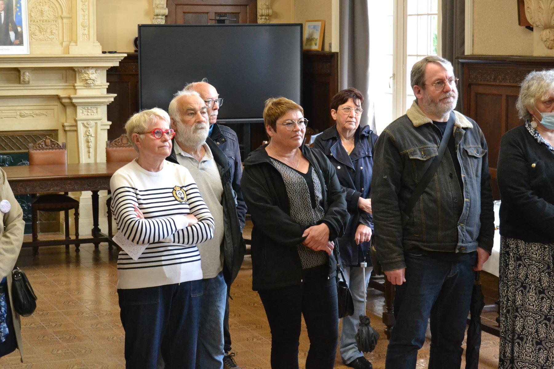inauguration rues et banc rouge 25.jpg