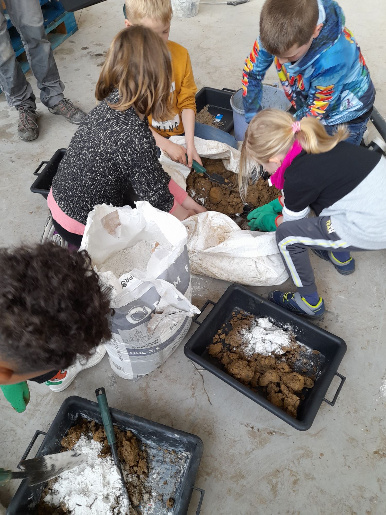 Mecredis récréatifs - fabrication de briques en terre cuite - 2023 _1_.jpg