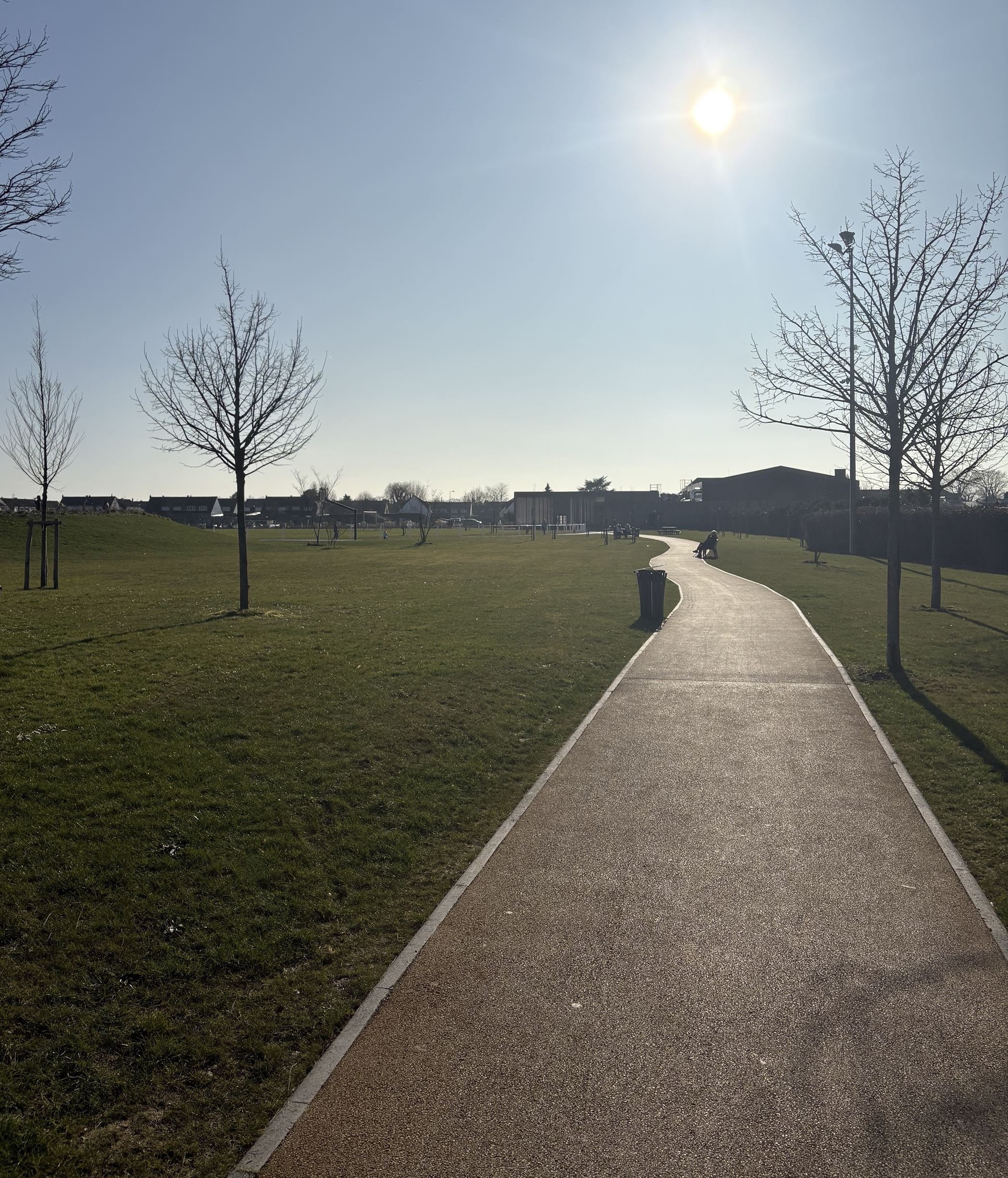 chemin acces salle Amandine Henry.jpg