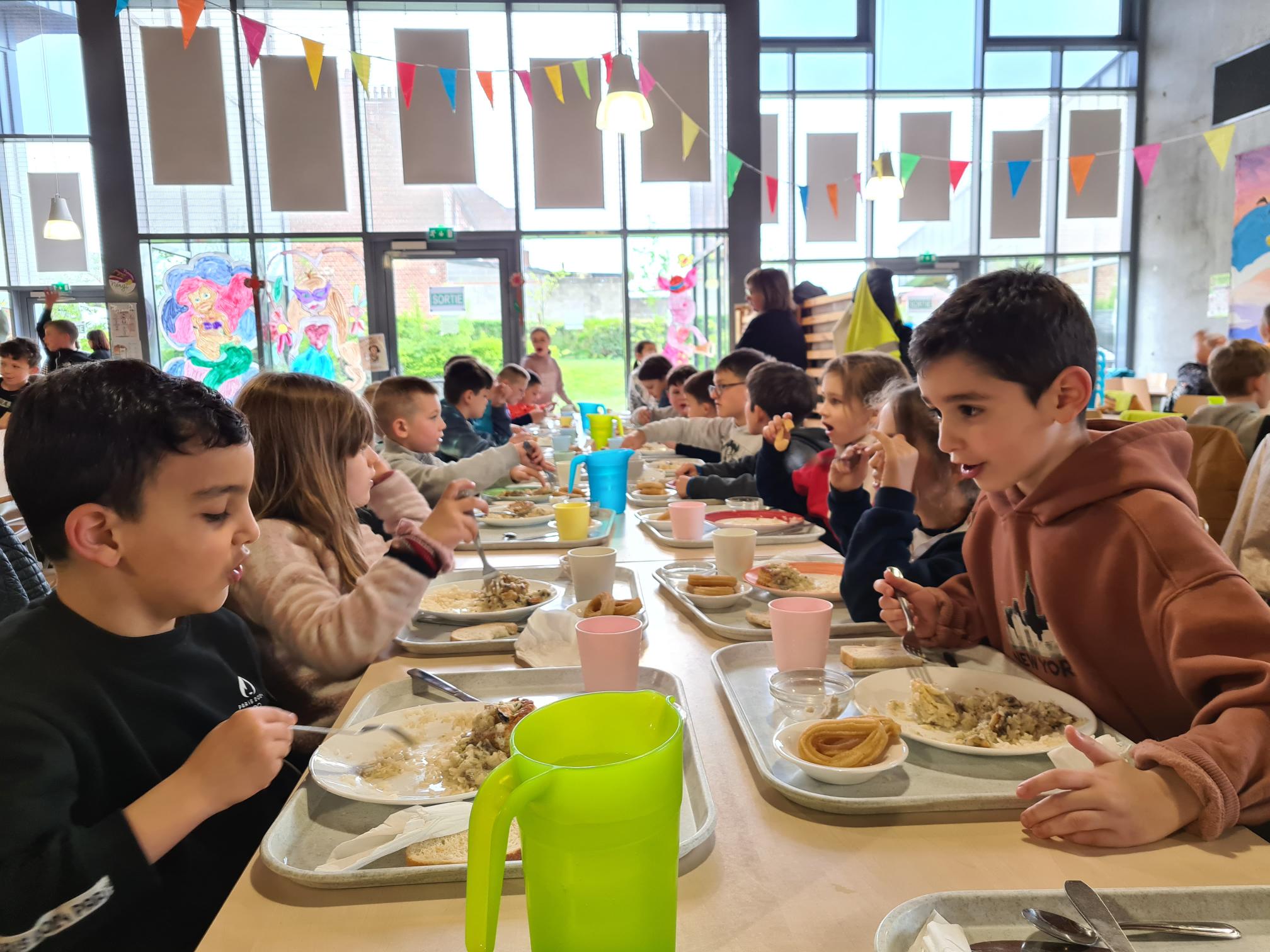 Restauration scolaire - rue des tramways - repas a theme sur la mer - avril 2024 _8_.jpg