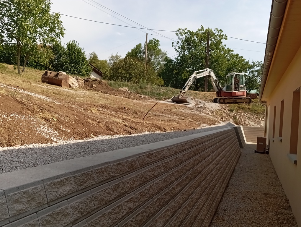 construction mur mam cote est.jpg