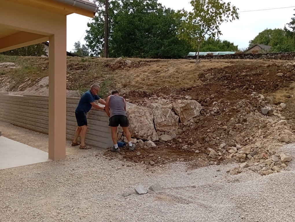 amenagement exterieur mam enrochement.jpg
