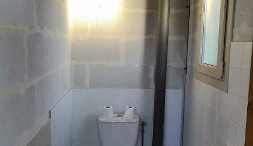 Salle terrain de jeux de Saint-Laurent-La-Roche2.jpg