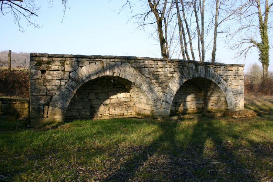 la fontaine romaine d_Arthenas 2.jpg