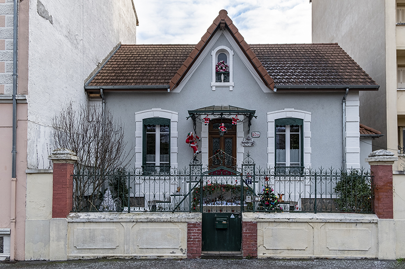 Roanne-Jean Do Maniglier.png