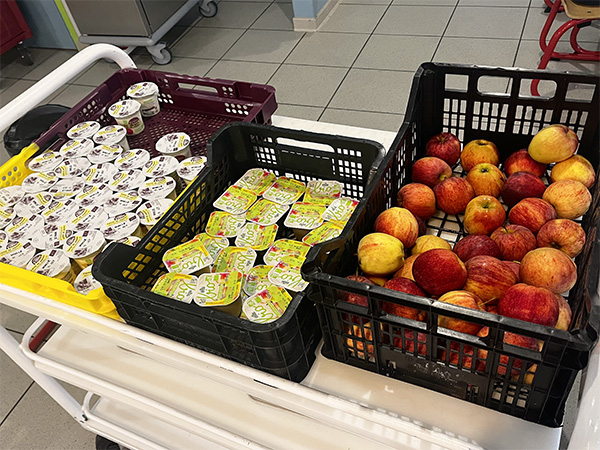 Petit dejeuner bio élémentaire Bourg 2.jpg