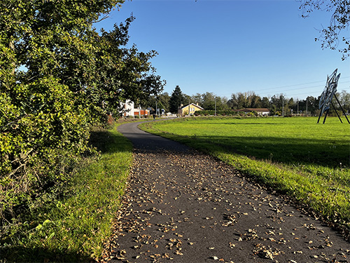 Bande cyclable Mably.jpg