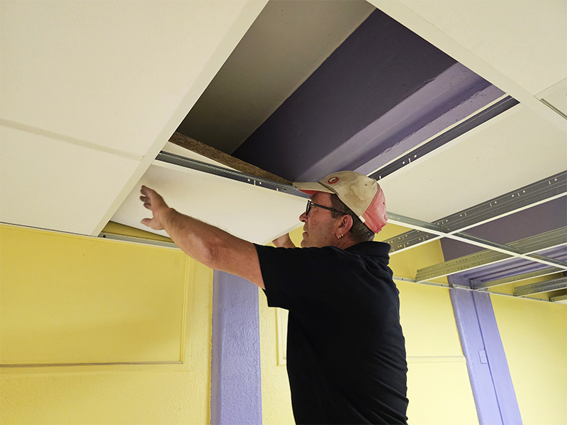 Faux-plafond maternelle Sables.jpg