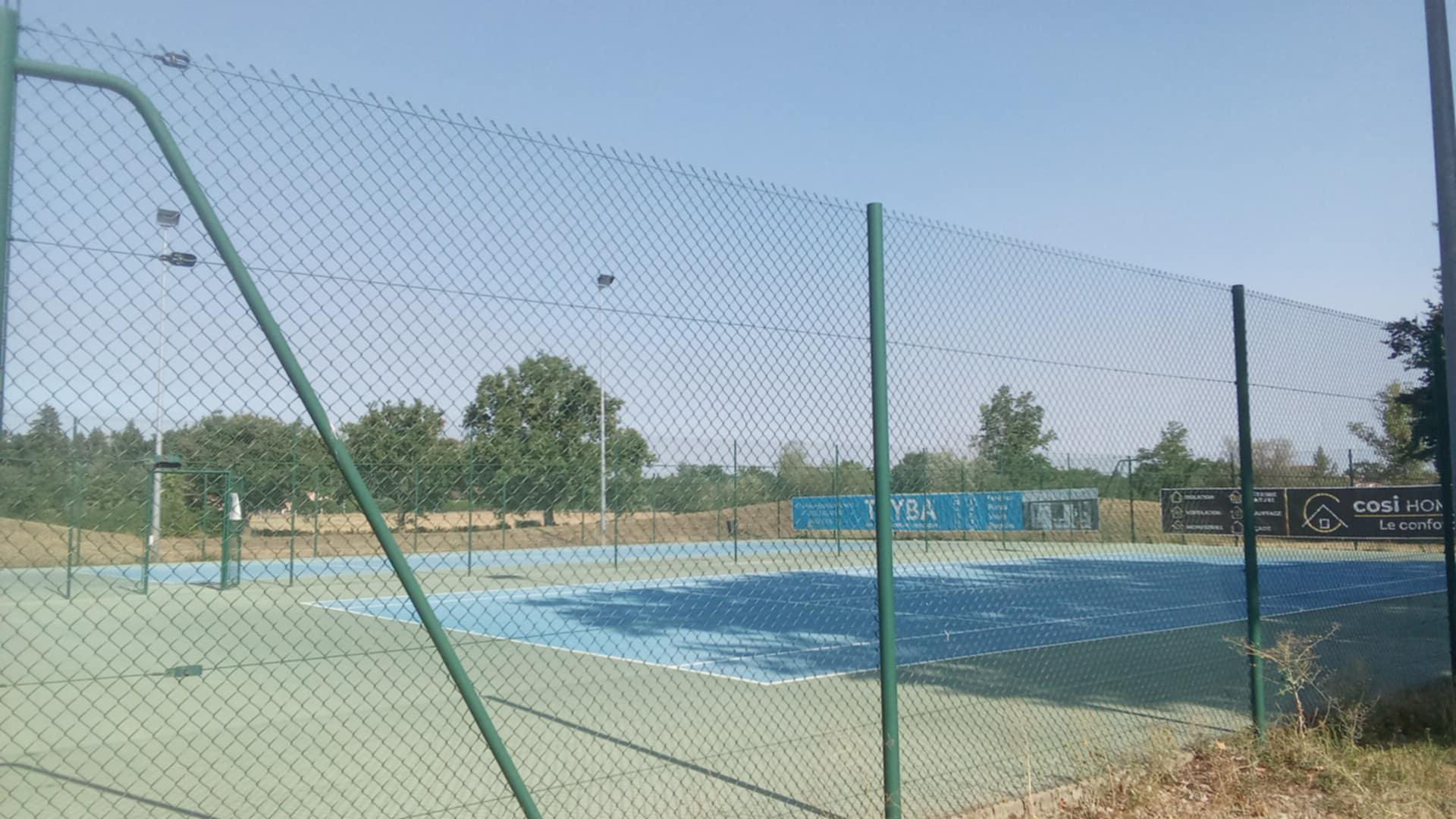 2026. juillet Rénovation des deux courts de tennis.jpg