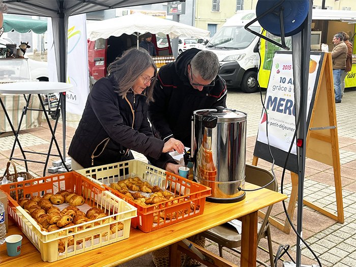 Marché du bourg Mme Saunier.jpg