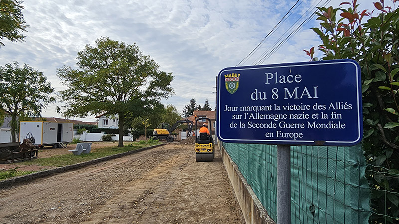 Place du 8 mai - terrassement.jpg