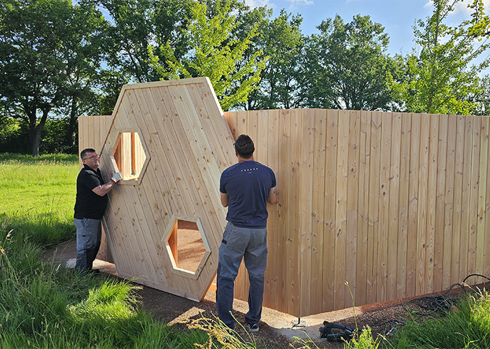 Installation du rucher communal_700.jpg