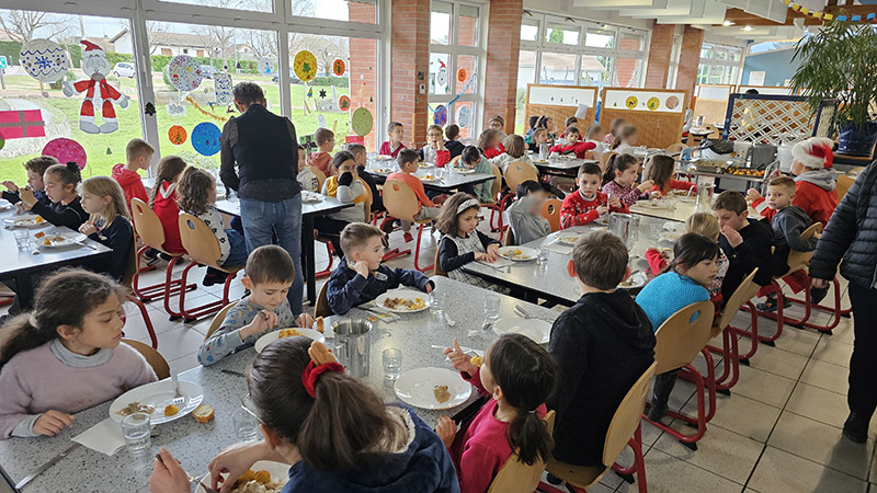 Restaurant scolaire du Bourg_floute.jpg