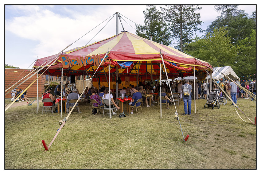 Le chapiteau de Lez_Arts d_Ailleurs.jpg